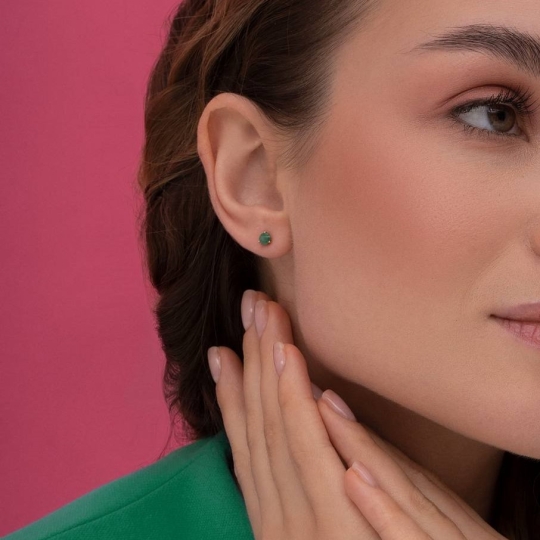 Серьги из золота с изумрудами