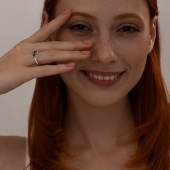 Кольцо из серебра с гранатами и раухтопазом